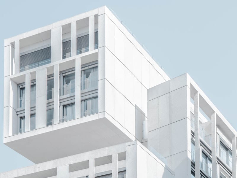 Exterior de un edificio clínico moderno